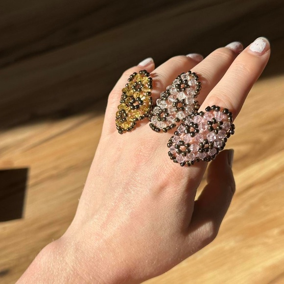 Handmade Beaded Floral Pattern Ring - Picture 6 of 7